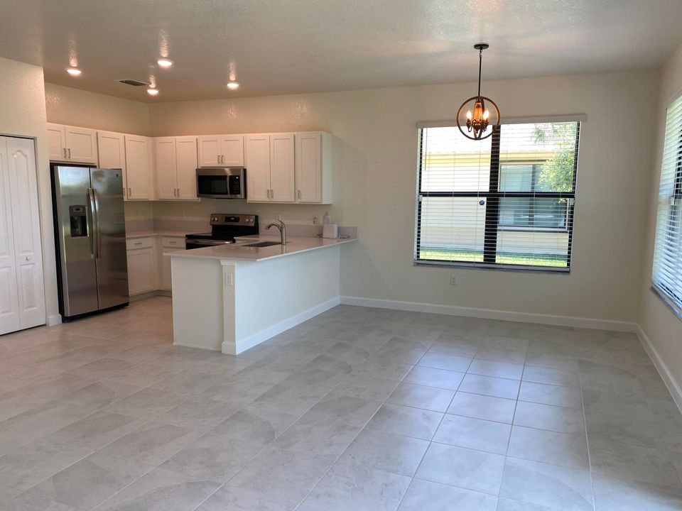 For Sale: $319,900 (3 beds, 2 baths, 1429 Square Feet)