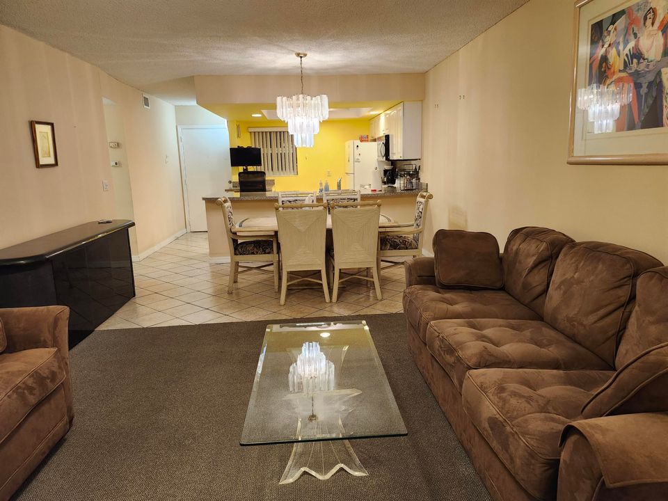 For Sale: $149,500 (2 beds, 2 baths, 982 Square Feet)