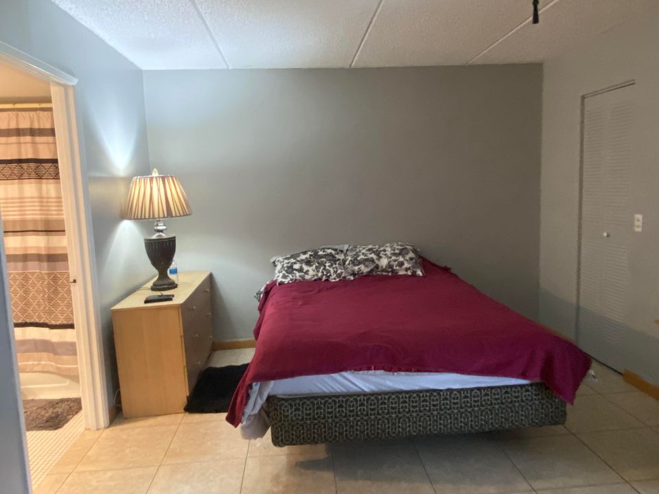 Active With Contract: $105,000 (1 beds, 1 baths, 757 Square Feet)