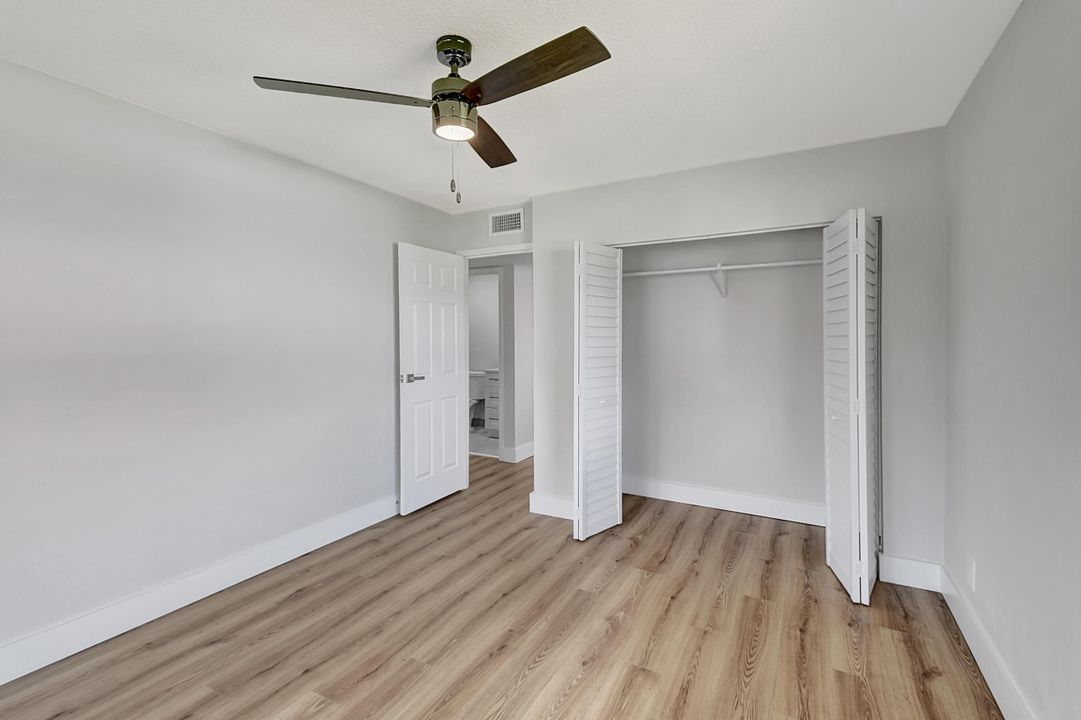 For Sale: $179,000 (2 beds, 2 baths, 880 Square Feet)