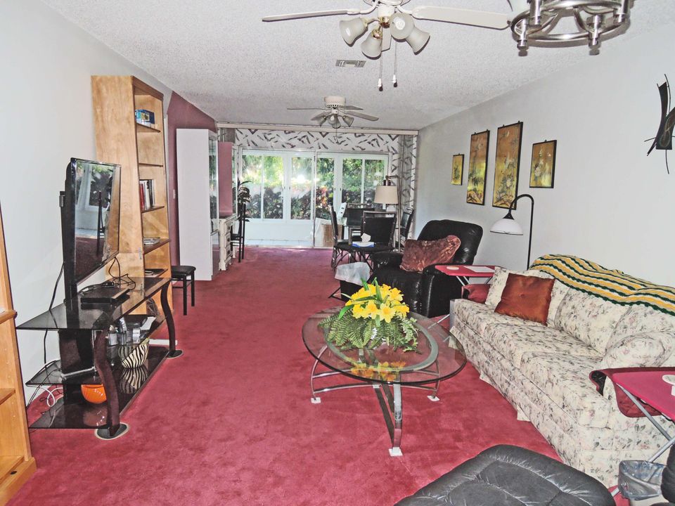For Sale: $155,000 (2 beds, 2 baths, 1296 Square Feet)