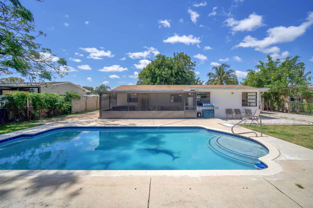 Active With Contract: $549,999 (3 beds, 2 baths, 1483 Square Feet)
