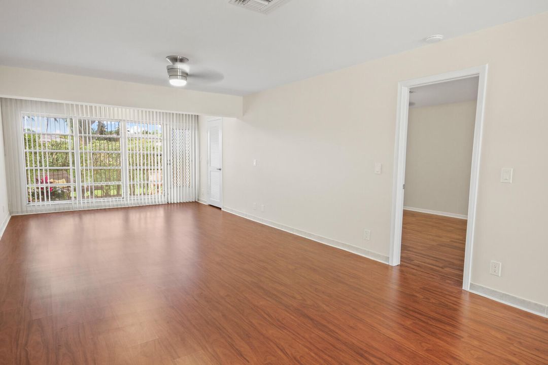 Active With Contract: $1,725 (2 beds, 1 baths, 982 Square Feet)