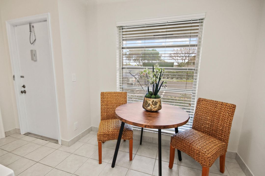 Active With Contract: $1,725 (2 beds, 1 baths, 982 Square Feet)
