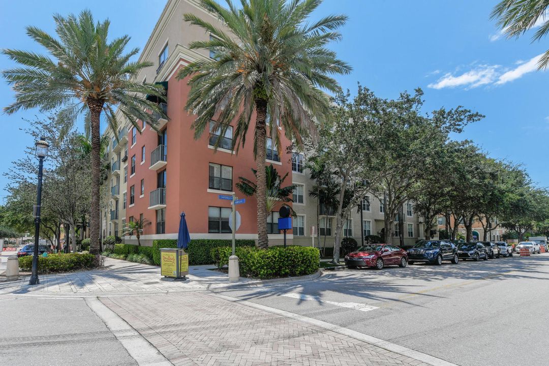 For Sale: $545,000 (2 beds, 2 baths, 1120 Square Feet)