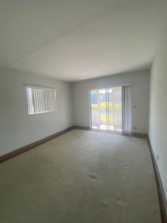 For Sale: $155,000 (2 beds, 2 baths, 880 Square Feet)