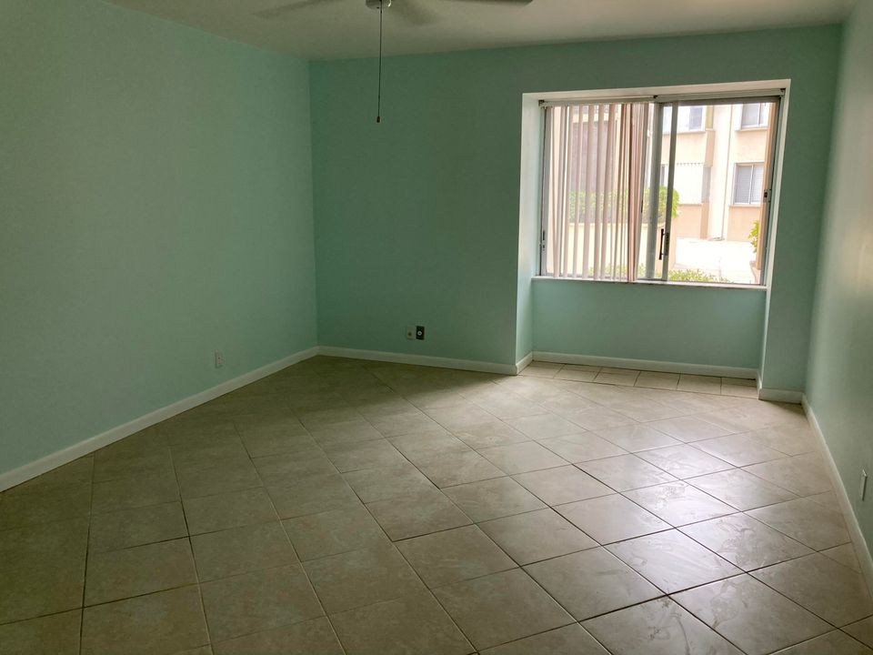 For Rent: $2,095 (2 beds, 1 baths, 1200 Square Feet)