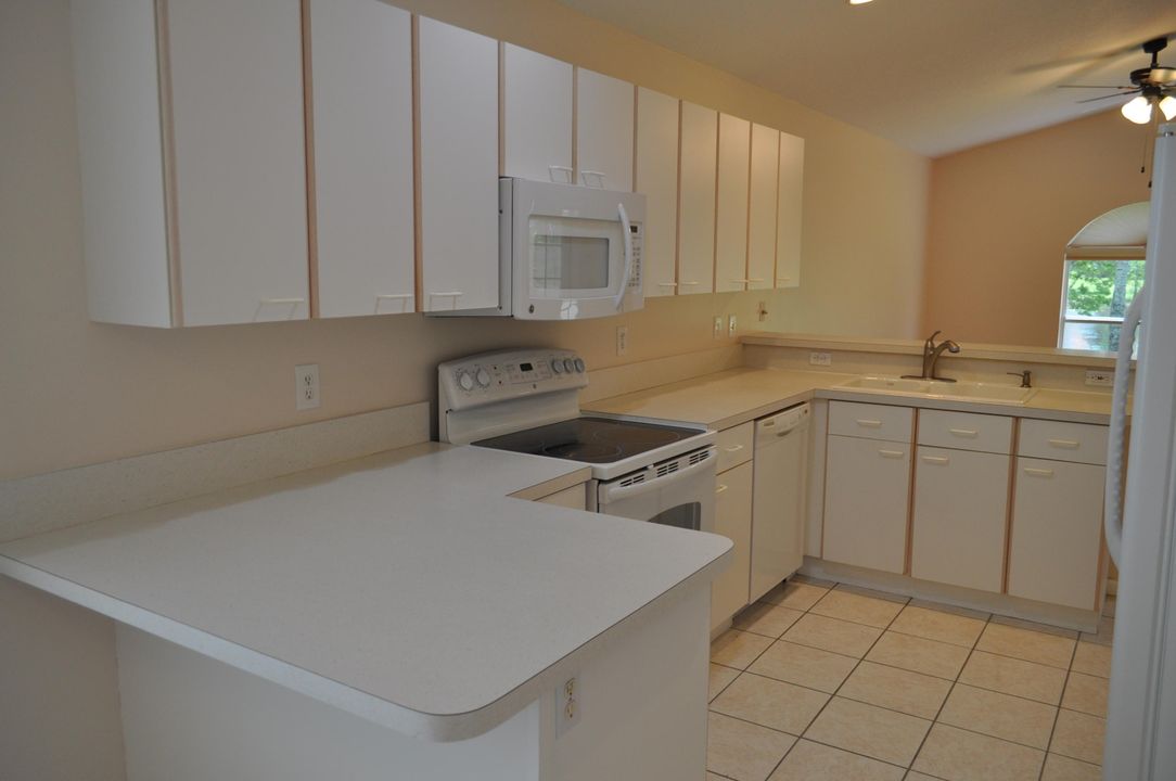 Active With Contract: $2,900 (3 beds, 2 baths, 1662 Square Feet)