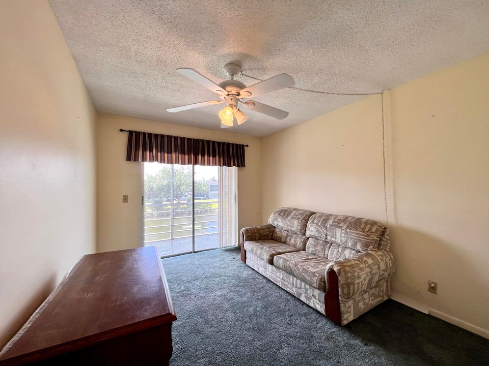 For Sale: $124,900 (2 beds, 1 baths, 798 Square Feet)