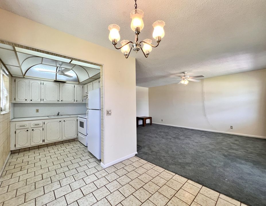 For Sale: $124,900 (2 beds, 1 baths, 798 Square Feet)