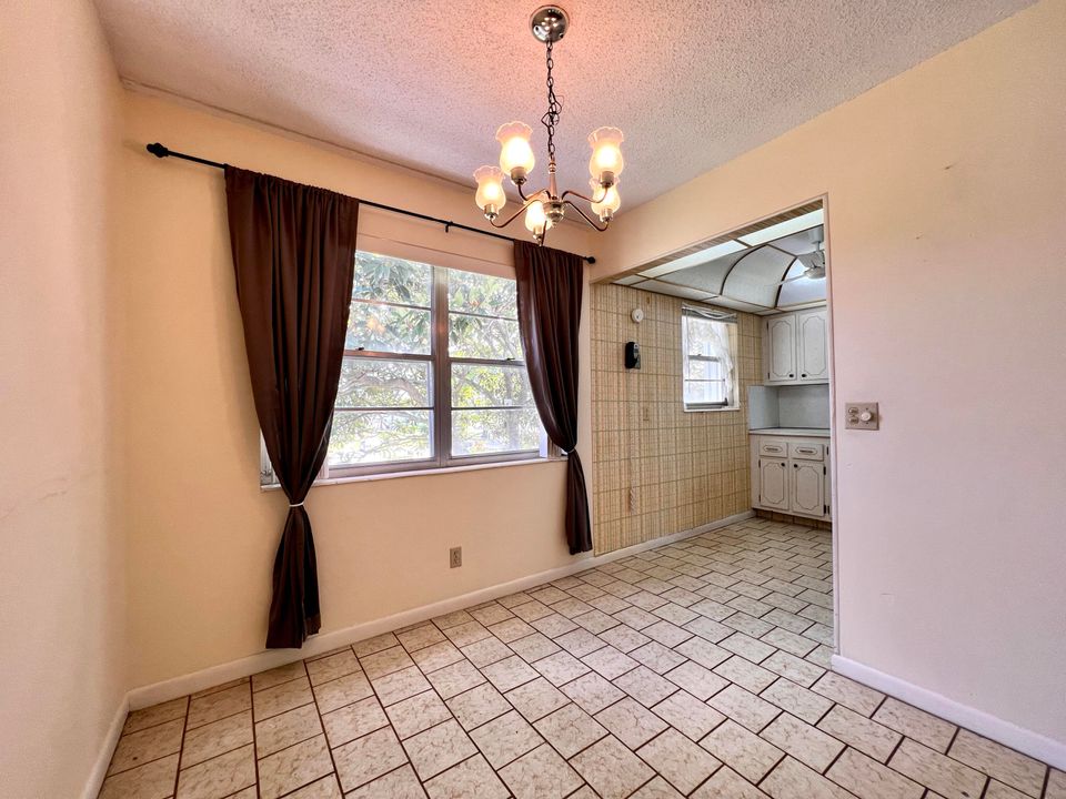 For Sale: $124,900 (2 beds, 1 baths, 798 Square Feet)