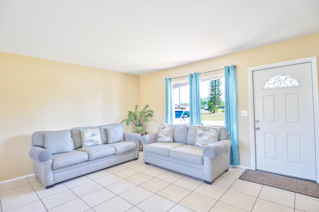 Active With Contract: $314,900 (3 beds, 2 baths, 1176 Square Feet)