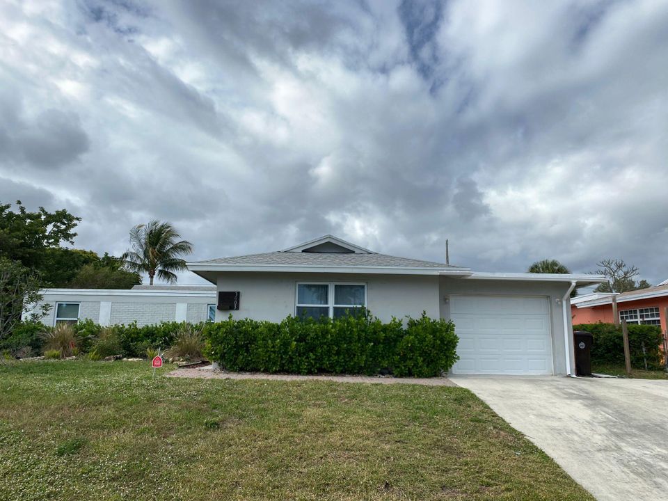 For Sale: $449,900 (3 beds, 2 baths, 2448 Square Feet)