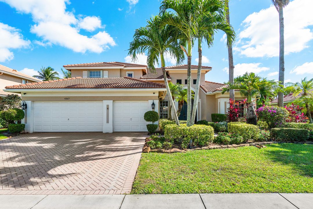 For Sale: $895,000 (4 beds, 3 baths, 3245 Square Feet)