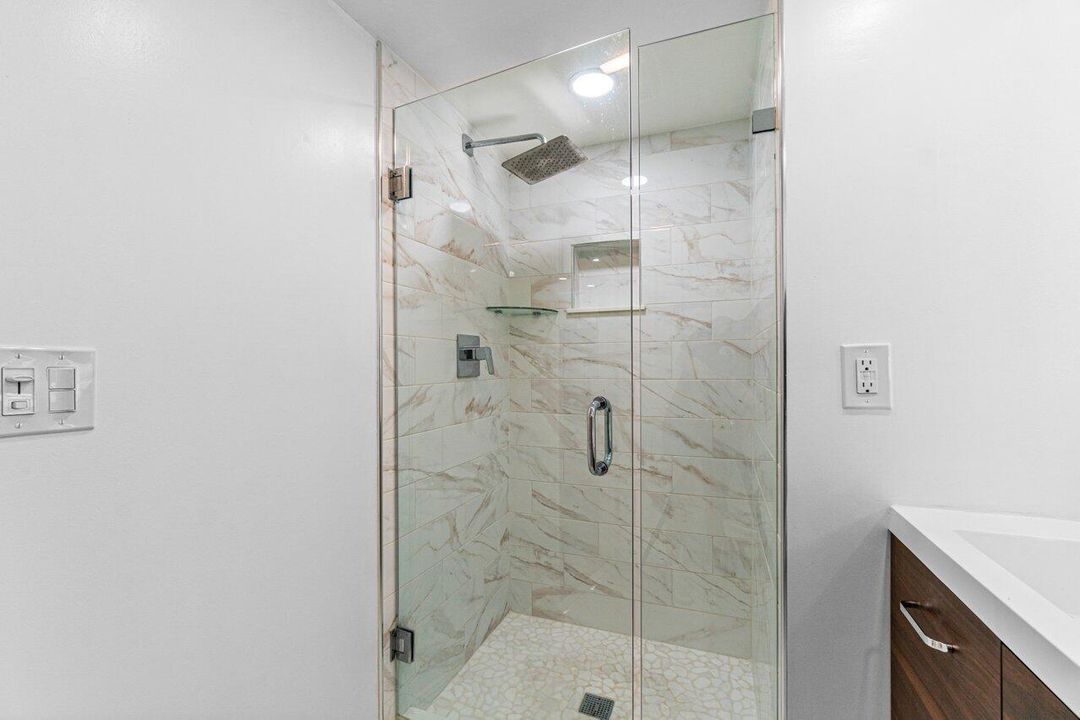 待售: $199,000 (2 贝兹, 2 浴室, 1712 平方英尺)