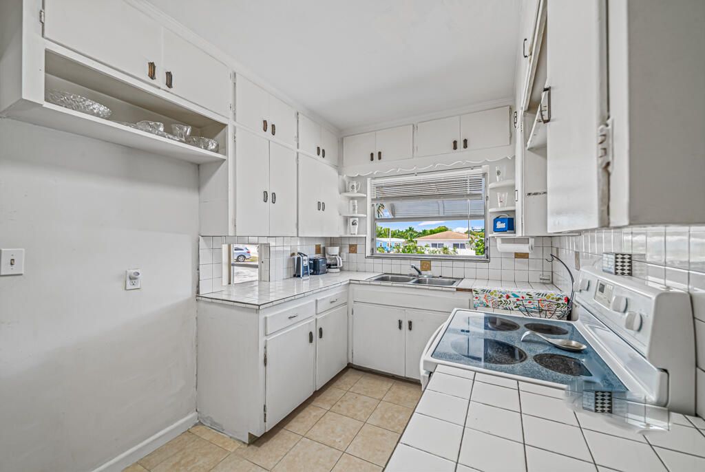 For Sale: $505,000 (2 beds, 2 baths, 1461 Square Feet)