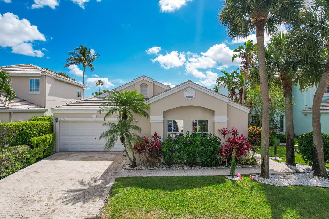 Active With Contract: $665,555 (3 beds, 2 baths, 1893 Square Feet)