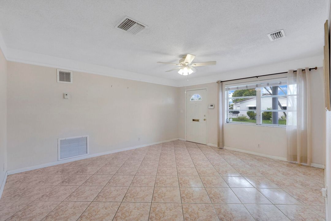 For Sale: $299,000 (2 beds, 2 baths, 1328 Square Feet)
