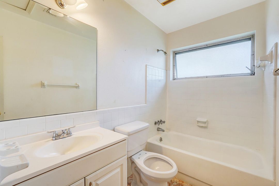 For Sale: $299,000 (2 beds, 2 baths, 1328 Square Feet)