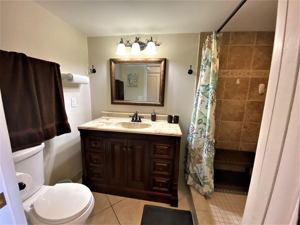 For Sale: $284,900 (1 beds, 1 baths, 950 Square Feet)