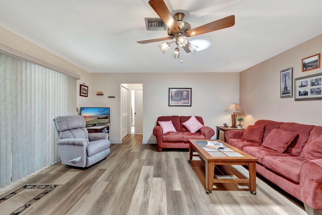 For Sale: $280,000 (2 beds, 2 baths, 1188 Square Feet)