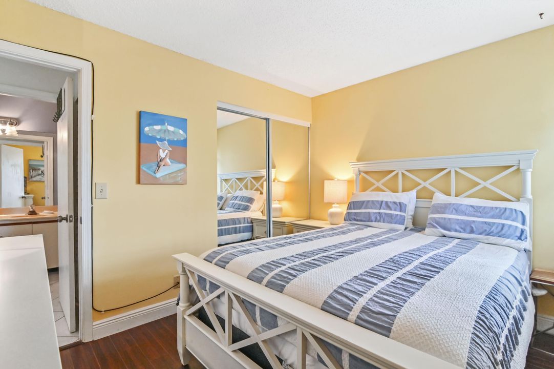 For Sale: $299,900 (2 beds, 2 baths, 1100 Square Feet)