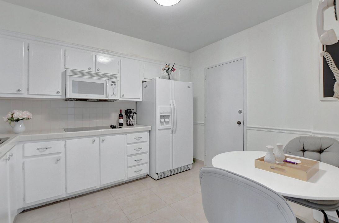 For Sale: $649,000 (2 beds, 2 baths, 1230 Square Feet)