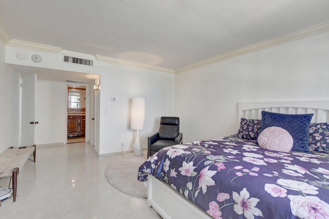 For Sale: $649,000 (2 beds, 2 baths, 1230 Square Feet)