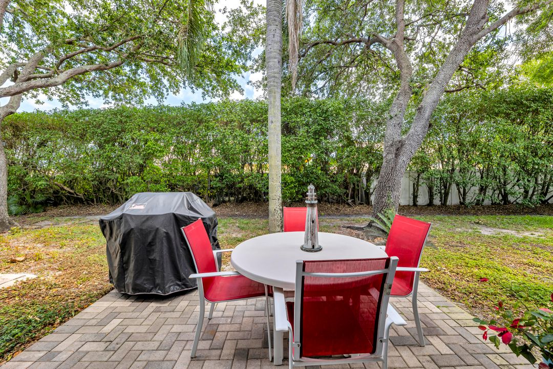 For Sale: $299,000 (2 beds, 2 baths, 1498 Square Feet)