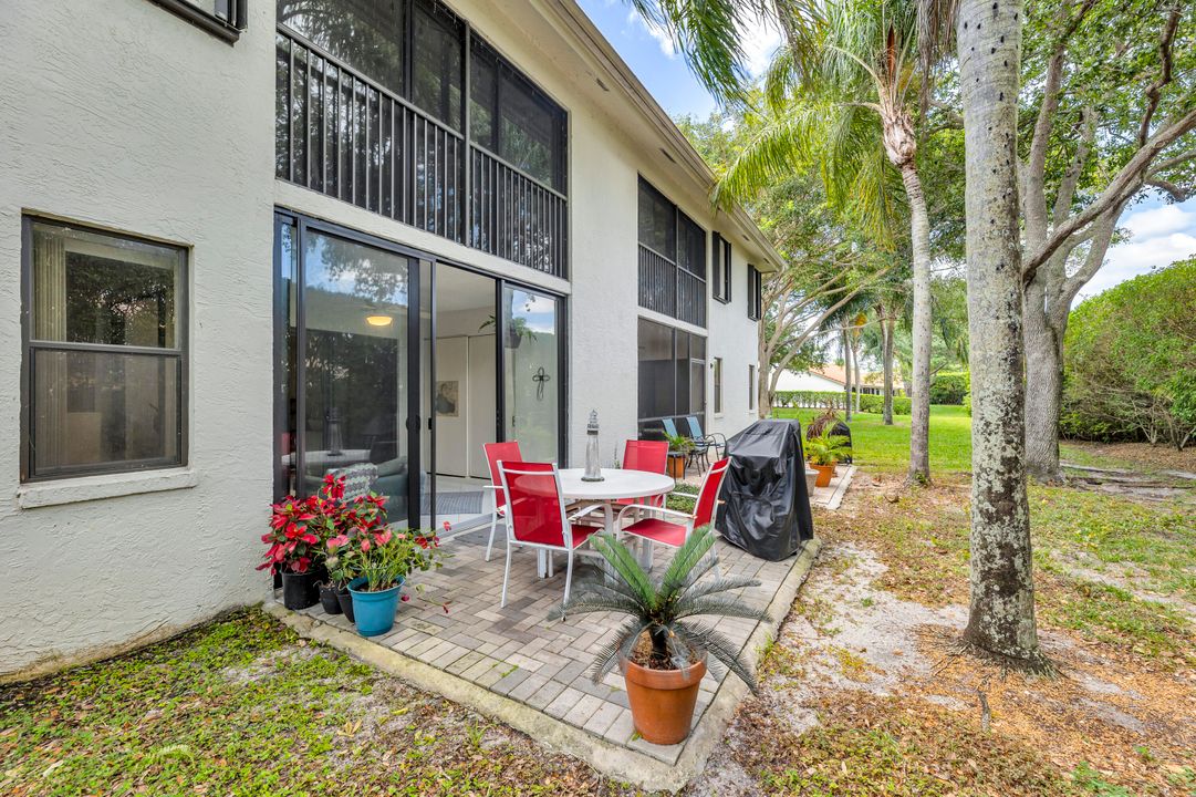 For Sale: $299,000 (2 beds, 2 baths, 1498 Square Feet)