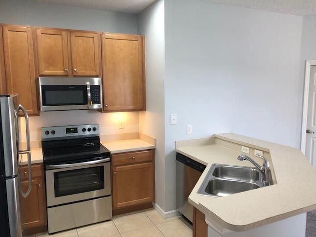 Active With Contract: $2,750 (3 beds, 2 baths, 1417 Square Feet)