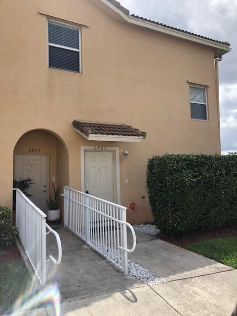 Active With Contract: $2,750 (3 beds, 2 baths, 1417 Square Feet)