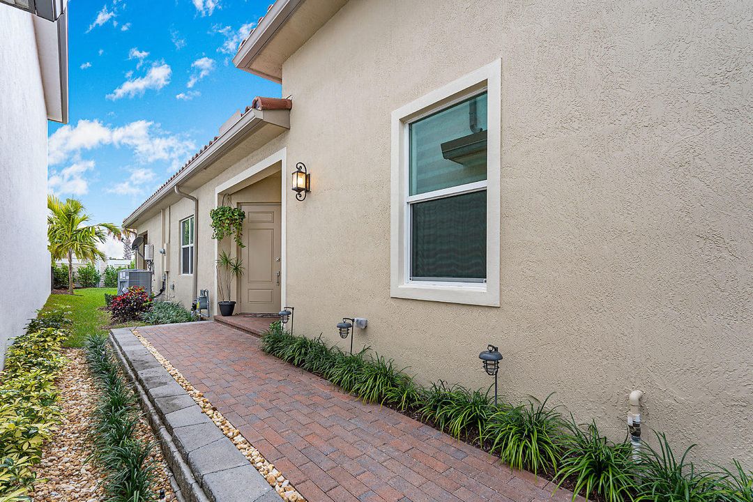 For Sale: $775,000 (3 beds, 2 baths, 1997 Square Feet)