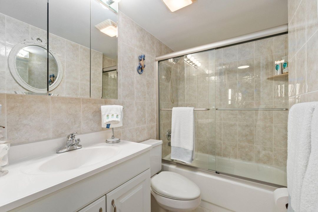 For Sale: $450,000 (2 beds, 2 baths, 1053 Square Feet)