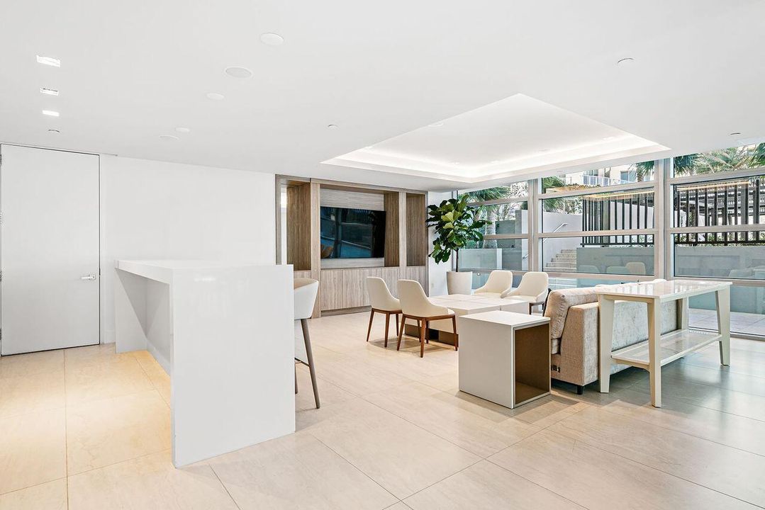 For Sale: $3,275,000 (2 beds, 2 baths, 2525 Square Feet)