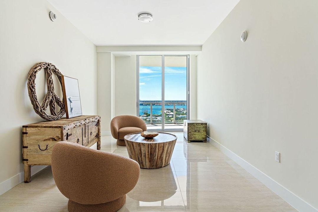 For Sale: $3,275,000 (2 beds, 2 baths, 2525 Square Feet)