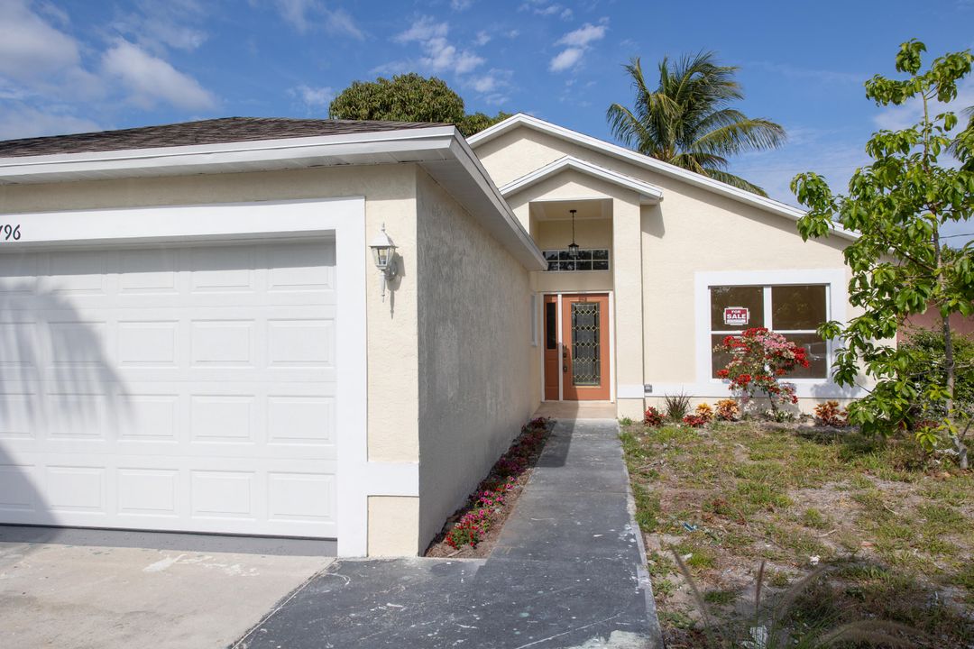 Active With Contract: $399,900 (3 beds, 2 baths, 1110 Square Feet)