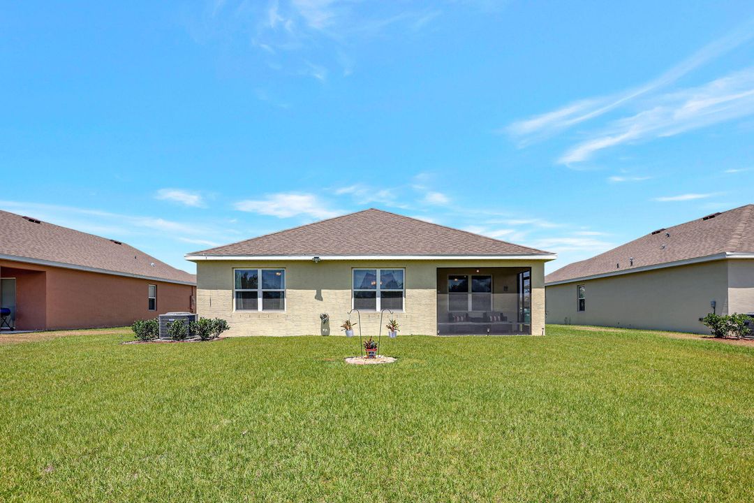 For Sale: $349,900 (3 beds, 2 baths, 1690 Square Feet)