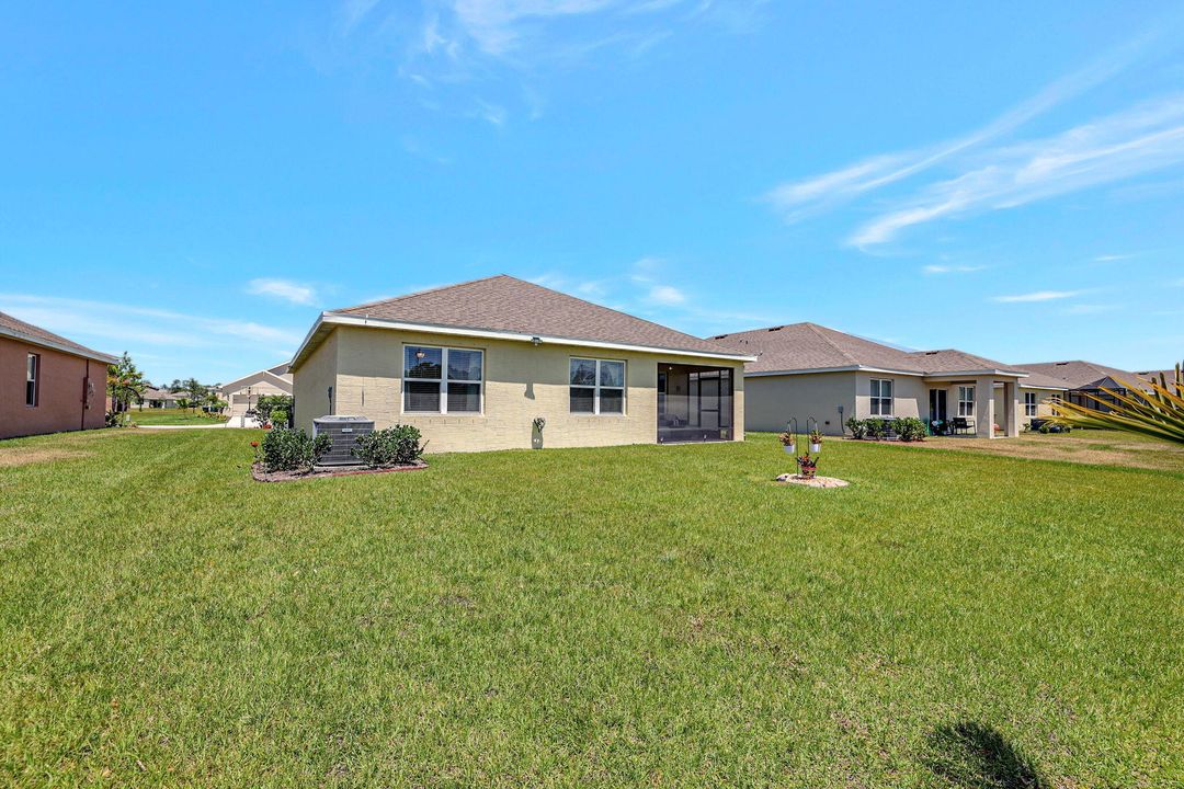For Sale: $349,900 (3 beds, 2 baths, 1690 Square Feet)