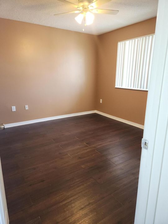 Active With Contract: $1,900 (2 beds, 2 baths, 1026 Square Feet)