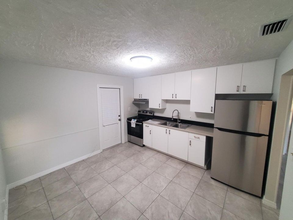 For Rent: $1,550 (2 beds, 2 baths, 900 Square Feet)