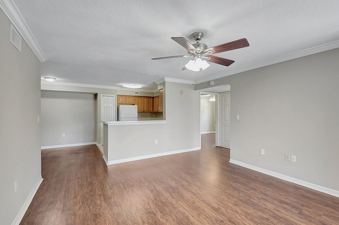 Active With Contract: $346,500 (3 beds, 2 baths, 1238 Square Feet)