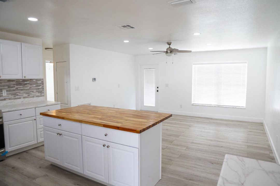 For Sale: $355,000 (3 beds, 2 baths, 1084 Square Feet)