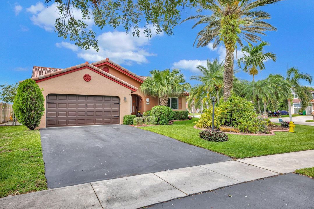 For Sale: $800,000 (3 beds, 2 baths, 1580 Square Feet)