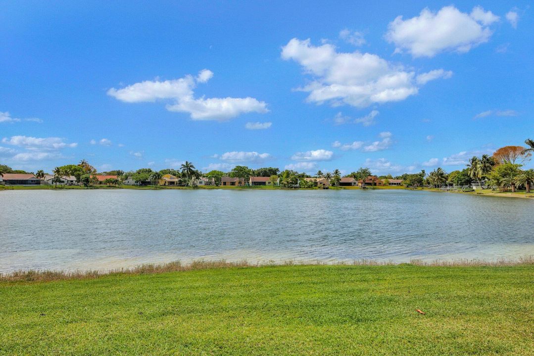 For Sale: $800,000 (3 beds, 2 baths, 1580 Square Feet)