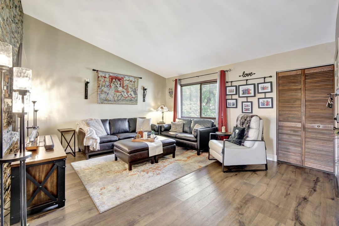 For Sale: $800,000 (3 beds, 2 baths, 1580 Square Feet)