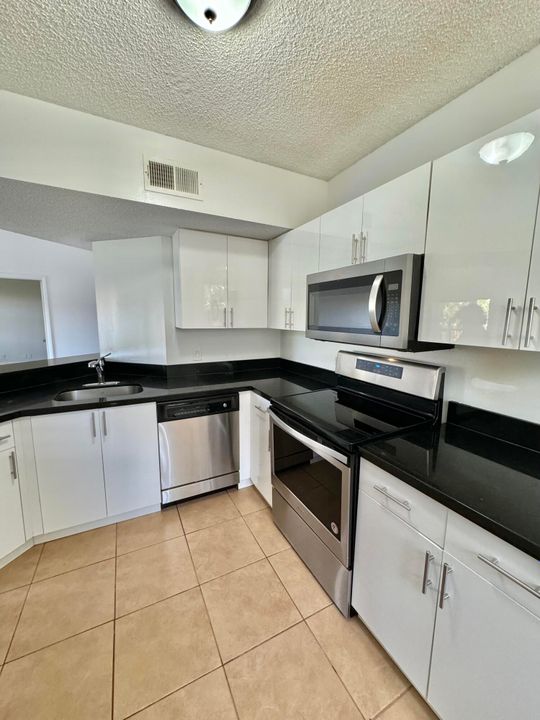 Active With Contract: $2,600 (3 beds, 2 baths, 1166 Square Feet)