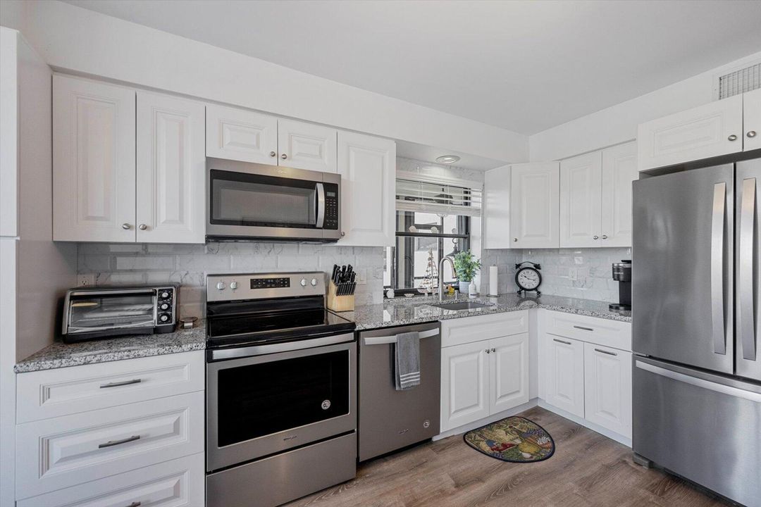 For Sale: $649,000 (2 beds, 2 baths, 1452 Square Feet)