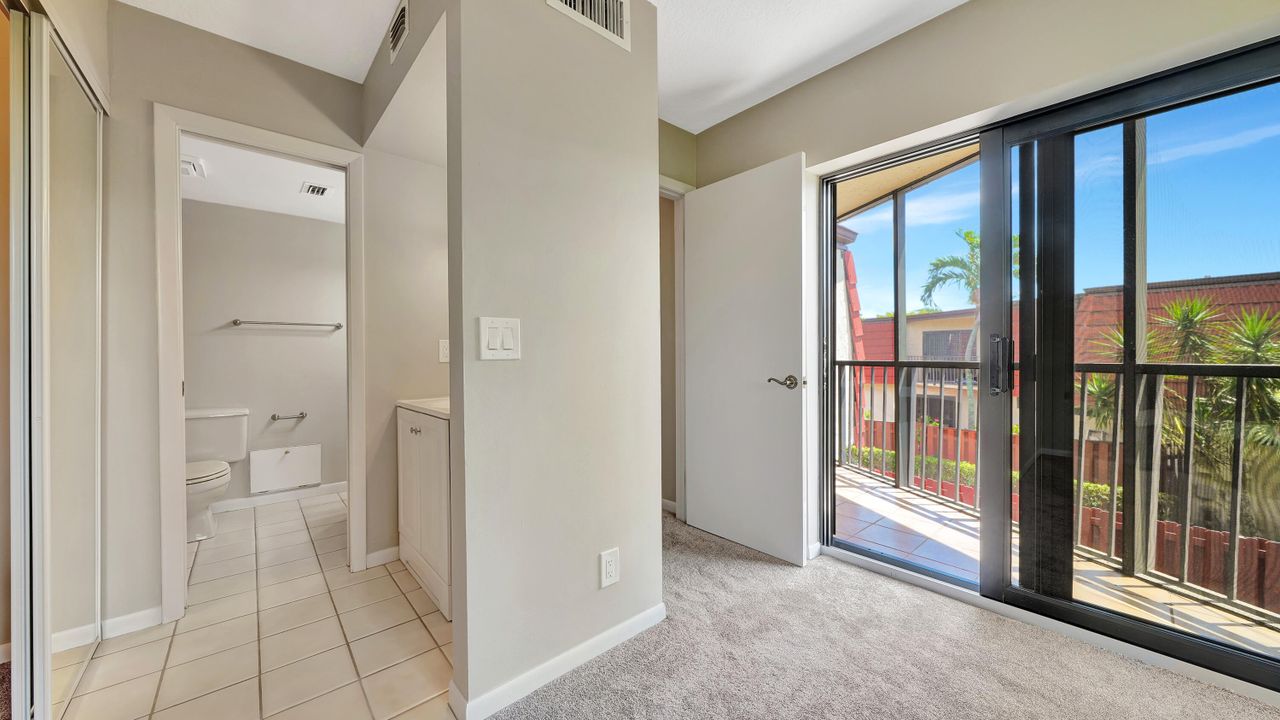 Active With Contract: $328,000 (2 beds, 2 baths, 1218 Square Feet)