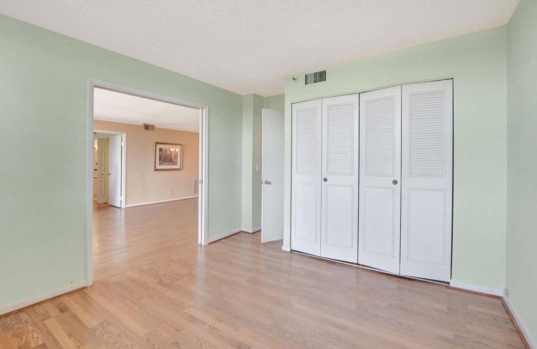 Active With Contract: $269,900 (2 beds, 2 baths, 1090 Square Feet)